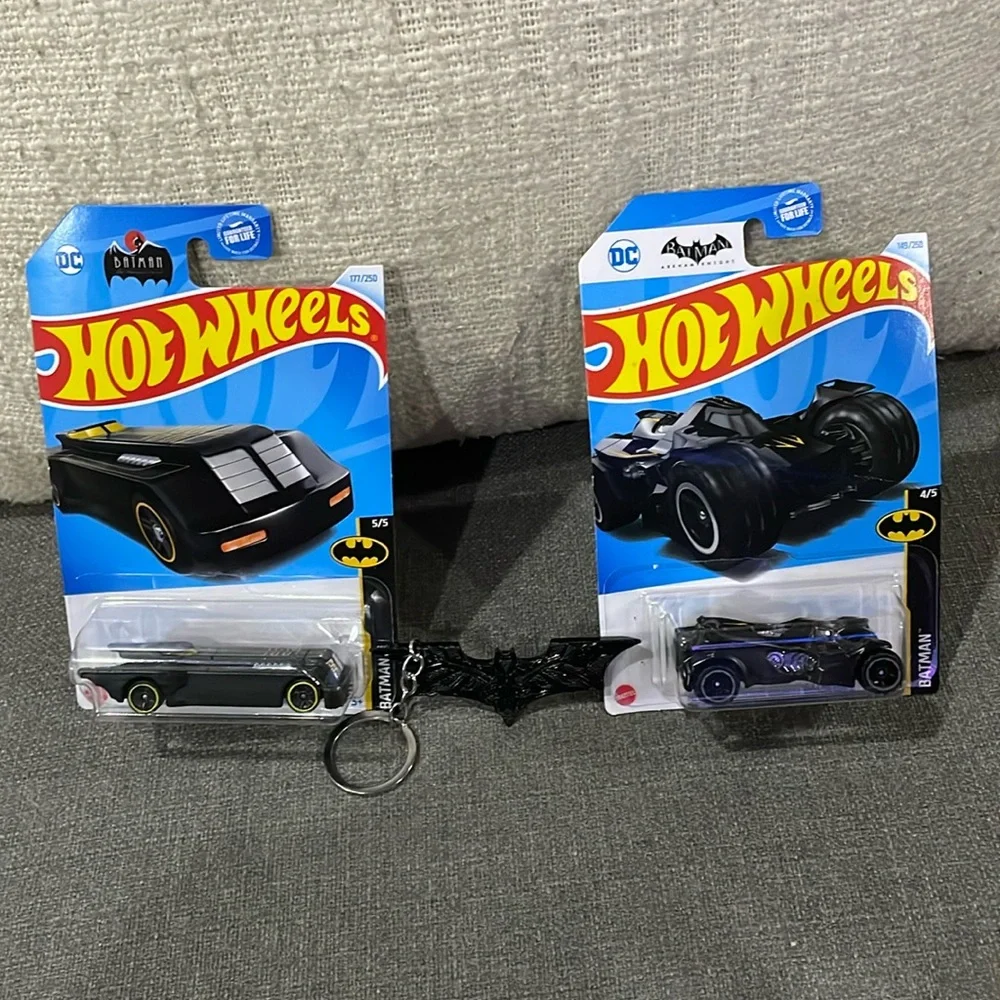 Batman Hot Wheels Arkham Knight Batmobile & Car and A Batman Batarang Keychain